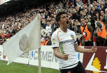 En la temporada 2008-2009 iguala el anterior record de Kempes (1978) y Mijatovic (1996) de goles marcados por un jugador del Valencia en una temporada con 28 tantos. En la imagen David Villa celebra un gol en Mestalla el 5 de abril de 2009 en la goleada ante el Getafe.