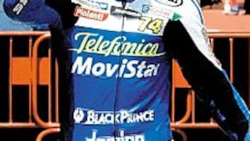 <b>CON SU CLUB DE FANS. </b>Sete tiene fans hasta en Alemania: Son unos cachondos. Esta vez Marco (abajo) va disfrazado de mi abuelo. Es genial.