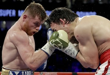 El dominio aplastante de Canelo sobre Chávez Jr. en imágenes