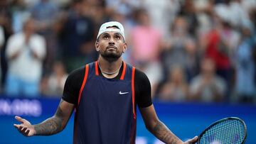 El tenista australiano Nick Kyrgios reacciona tras su victoria ante Daniil Medvedev en el US Open 2022.