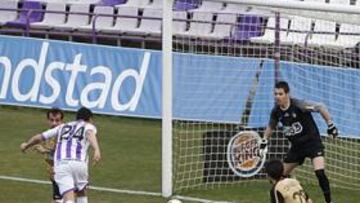 <b>ERROR. </b>Alejandro no se entendió con Luis Prieto y Mario Bermejo lo aprovechó para empatar.