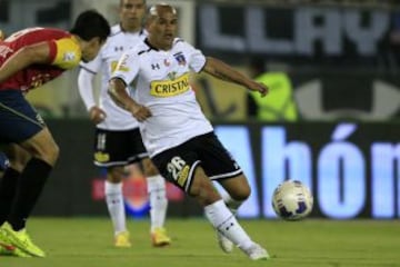 Humberto Suazo fue aplaudido en todo momento por los m&aacute;s de 30 mil hinchas que llegaron al Monumental.