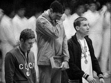 En los Juegos Olímpicos de México 1968, Felipe Muñoz de 17 años ganó la presea dorada en la prueba de los 200m, dándole alegría a todo el país.