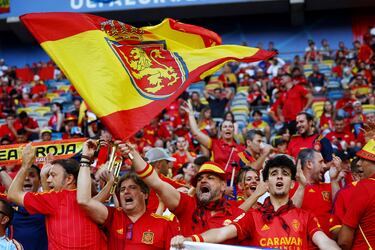 Aficionados de España en el estadio Merkur Spielarena en Düsseldorf.