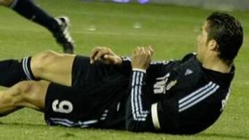 <b>TREMENDO PISOTÓN. </b>La durísima acción de Nivaldo sin mediar el balón pudo provocar una grave lesión a Cristiano Ronaldo.