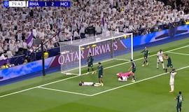 La cara es el espejo del alma: la reacción viral de Xabi Alonso a un fallo flagrante de Vinicius