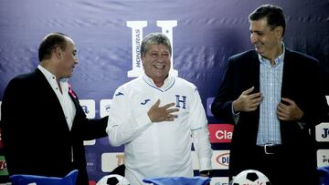 A la espera de lo que pueda suceder en esta Eliminatoria, el entrenador ha asegurado su puesto en un momento cr&iacute;tico para la Selecci&oacute;n Nacional.