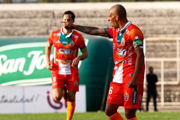 Alejandro Camargo en un partido por Cobresal.