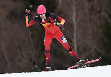 Oriol Cardona durante la prueba del relevo mixto de esquí de montaña.