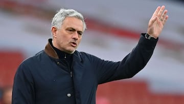 Tottenham Hotspur's Portuguese head coach Jose Mourinho gestures from the touchline during the English Premier League football match between Arsenal and Tottenham Hotspur at the Emirates Stadium in London on March 14, 2021. (Photo by DAN MULLAN / POO