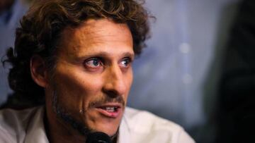 Diego Forl&aacute;n durante su presentaci&oacute;n como entrenador de Pe&ntilde;arol. 