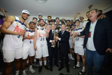 Fiesta en el vestuario tras la cuarta Copa del Rey consecutiva de Pablo Laso. 