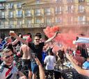Los colores del Tottenham y Manchester United tiñen las calles de Bilbao