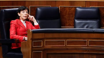 La ministra de Educación, Isabel Celaá, en el Congreso.