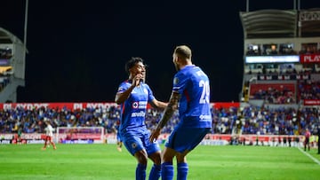 Amaury Morales celebrates his goal 0-1 o Cruz Azul during the 14th round match between Necaxa and Cruz Azul as part of the Liga BBVA MX, Torneo Apertura 2025 at Victoria Stadium, on October 21, 2025 in Aguascalientes, Mexico.