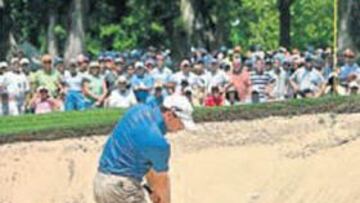 <b>SÓLIDO. </b>Sergio García a la salida de un búnker ayer.