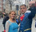 A falta de fútbol, Guidetti disfruta del Carnaval vestido de Superman