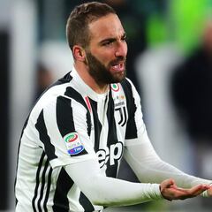 Injured Higuain forced off against Torino