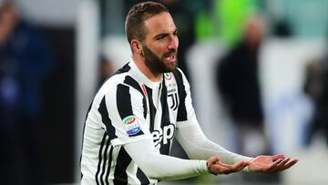 Injured Higuain forced off against Torino