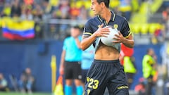 Cadiz's Spanish defender Luis Hernandez cleans the ball during the Spanish league football match between Villarreal CF and Cadiz CF at La Ceramica stadium in Vila-real on May 24, 2023. (Photo by Jose Jordan / AFP)