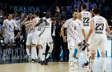 Los jugadores del Real Madrid celebran la victoria y la clasificación a la Final Four de la Euroliga.