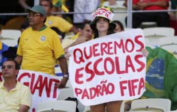 Las protestas estuvieron presentes también durante el partido.