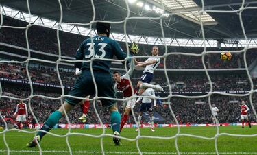 Amazing Kane is "a blessing and our future", says Pochettino