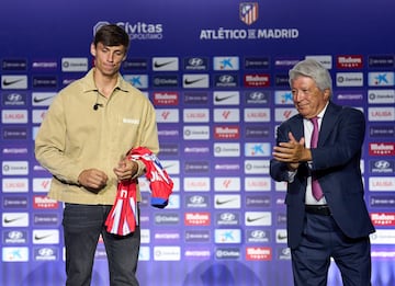 Así fue la presentación de Le Normand con el Atleti