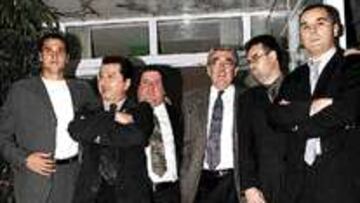 Dani, Toni y Collet, con los peñistas R. Selva, J. Bartolí y S. Camps.