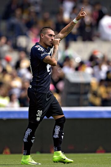 Su impacto fue inmediato desde su llegada. El delantero chileno se convirtió en el mejor goleador de los Pumas en el año que estuvo con los felinos y uno de los más espectaculares de toda la Liga MX. Sus actuaciones lo llevaron a emigrar a Europa con el Benfica.