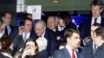 Florentino Pérez, en el palco del Bernabéu durante el partido contra el Ajax.