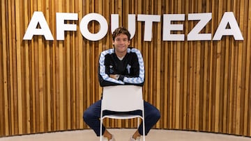 Marcos Alonso posa para AS en la Ciudad Deportiva Afouteza.