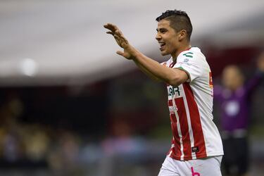 Matías y otros dos chilenos, en el 11 ideal de Necaxa para 2018