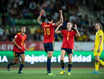 0-5. Jennifer Hermoso celebra el quinto gol que marca de penalti.