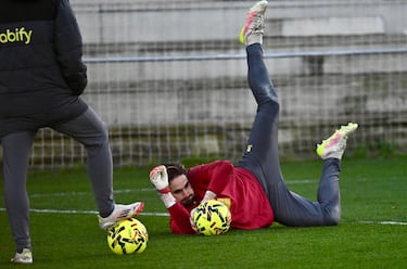 Plamen Andreev se pone de nuevo los guantes con su futuro en el aire