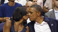El beso de Obama restó protagonismo al show de LeBron