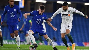 FK Krasnodar&#039;s Brazilian midfielder Maciel Sousa Campos (R) vies with Chelsea&#039;s Scottish midfielder Billy Gilmour (C) during the UEFA Champions League Group E football match between Chelsea and FK Krasnodar at Stamford Bridge in London on Decemb