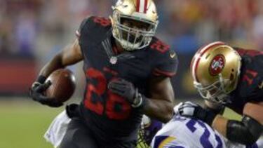 El running back de los 49ers, Carlos Hyde, estuvo inmenso en el partido inaugural contra los Vikings.