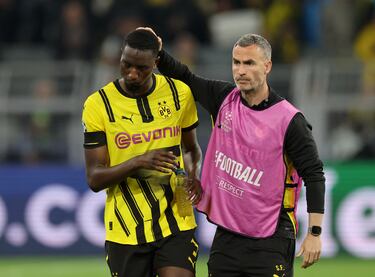 Guirassy, MVP del partido por sus tres goles, se lamenta por la eliminación de su equipo en los cuartos de final de la Champions.