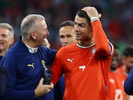 Soccer Football - Nations League - Final - Portugal v Spain - Allianz Arena, Munich, Germany - June 8, 2025 Portugal's Cristiano Ronaldo celebrates after winning the Nations League REUTERS/Kai Pfaffenbach