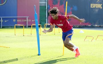 Abidal se lo birló a la Juve pero no ha funcionado. No ha gustado su actitud.