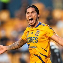 Carlos Salcedo muestra heridas del partido contra Santos