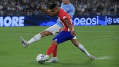 Atletico Madrid's Brazilian forward #12 Samuel Lino (back) fights for the ball with Lazio's Montenegrin defender #77 Adam Marusic during the UEFA Champions League 1st round group E football match between Lazio and Atletico Madrid at the Olympic stadium in Rome on September 19, 2023. (Photo by Filippo MONTEFORTE / AFP)