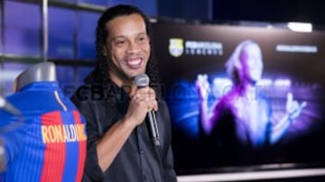 Ronaldinho nuevo embajador de Barcelona