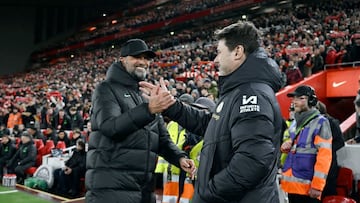 Pochettino y Klopp en un saludo previo a Liverpool vs Chelsea.