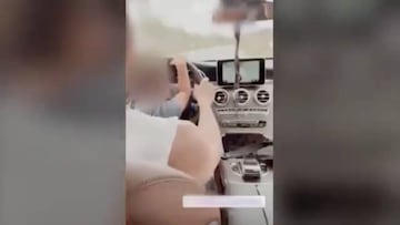 Con su hijo de 3 a?os conduciendo y sin cinturon de seguridad: la Guardia Civil busca a los autores