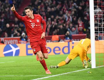  Con 31 años, Robert Lewandowski todavía no se ha cansado de marcar y en esta temporada ya lleva 29 goles en 23 partidos, 10 en la Champions, donde anotó un póker contra la Estrella Roja. El Bayern marcha quinto en la Bundesliga pero esto no le afecta: llegó octavo en el último Balon de Oro y lleva tres años como pichichi en Alemania.
