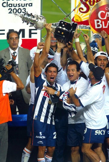 Año 2000, la incorporación de Femsa a Rayados; tres años después Monterrey conquista su segundo título de Liga de la mano de Daniel...después llegan a dos Finales de Liga en el 2004 y 2005 siendo un equipo pirotécnico bajo el mando de Herrrra