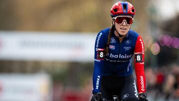 La ciclista del Lidl-Trek Shirin Van Anrooij, durante una carrera de ciclocross.