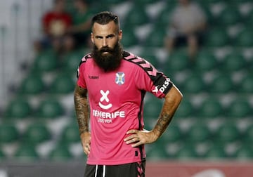 Tenerife donned pink for their away strip in 16/17, as part of an initiative to fight cancer. Tenerife, in their badge, have the St.Andrew's cross in common with the Scotland, with one popular theory being that the island adopted the Scottish flag as a ma